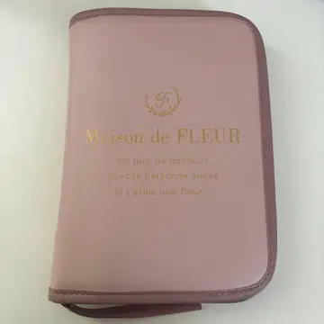 Maison de FLEUR 아크릴 스탠드 파우치