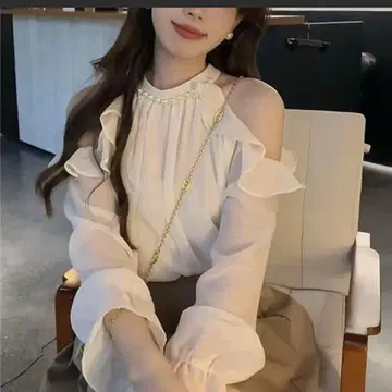 오프숄더 프릴 블라우스 프리 사이즈