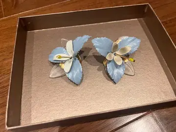 스카이블루 꽃 모티브 귀걸이