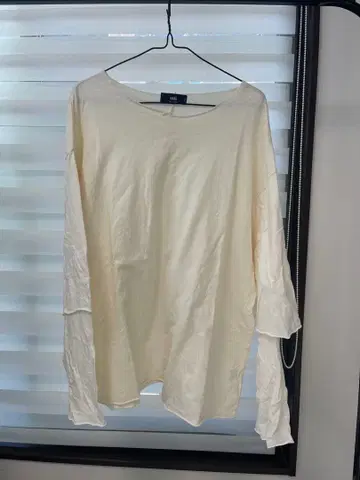 HARE 아이보리 긴팔 T셔츠 M 사이즈