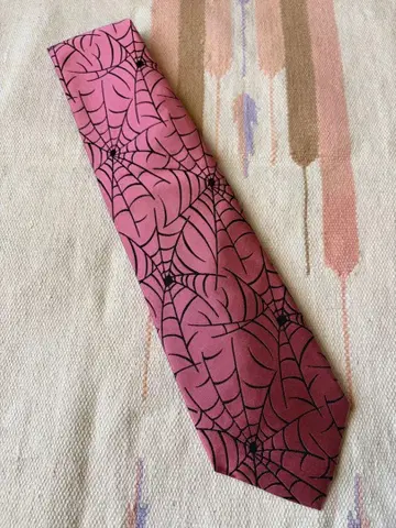 Dry Bones 드라이 본즈 거미줄 패턴 넥타이