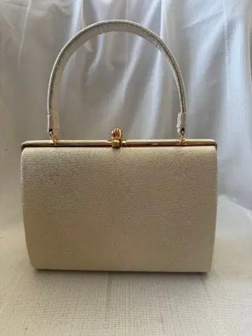 아이보리 박스형 핸드백 새상품급