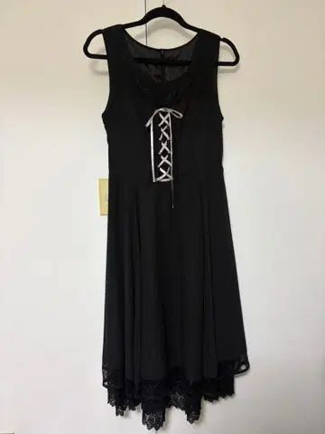 블랙 레이스업 플레어 드레스