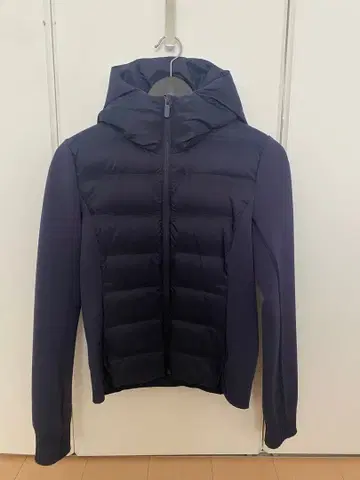 룰루레몬 우먼 다운 사이즈 4 네이비