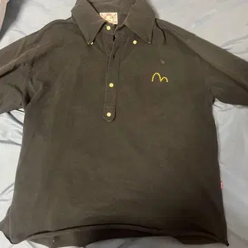 EVISU 로고 자수 블랙 피케 셔츠