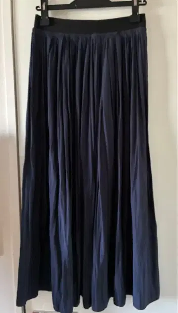 아쿠아피츠 네이비 플리츠 롱 스커트