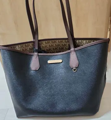 Michael Kors 다크 브라운 토트백 리버서블