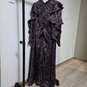 꽃무늬 프릴 긴팔 원피스