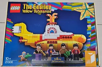 LEGO The Beatles Yellow Submarine 21306