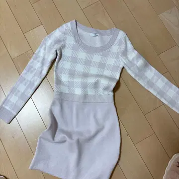 연보라 체크 무늬 긴팔 미니 원피스
