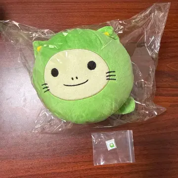 그린 너구리 같은 봉제 인형과 그린 너구리 키보드 캡