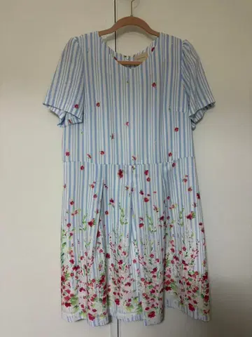 Rose Tiara 반팔 티셔츠 원피스 스카이블루 꽃무늬