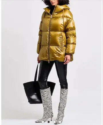 골드 후드 부착 다운 자켓