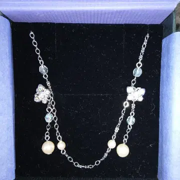 나비 모티브 펄 귀걸이 세트