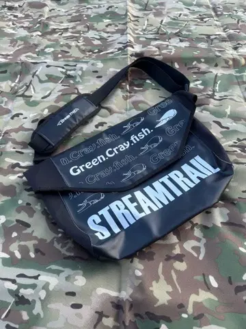 [배송비 포함] 잇세이 x STREAM TRAIL 콜라보 메신저 백