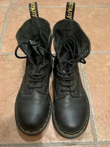 Dr. Martens 블랙 부츠