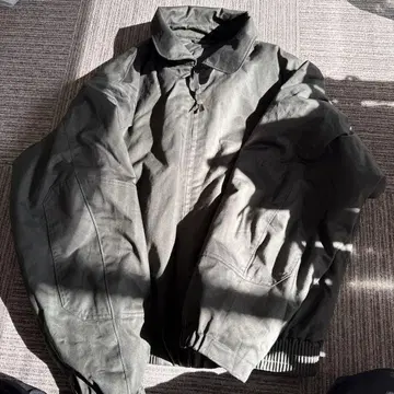 즉시 완판 아이템 UNIQLO U 퍼프테크 숏 블루종 L 올리브