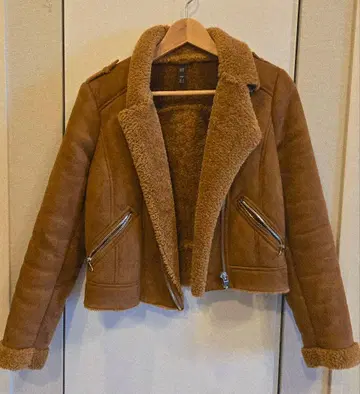 [ 새상품급 ] ZARA,trf,S 사이즈, 브라운, 페이크 무스탕 자켓