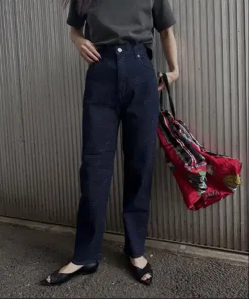 AM 로고 프린트 테이퍼드 데님