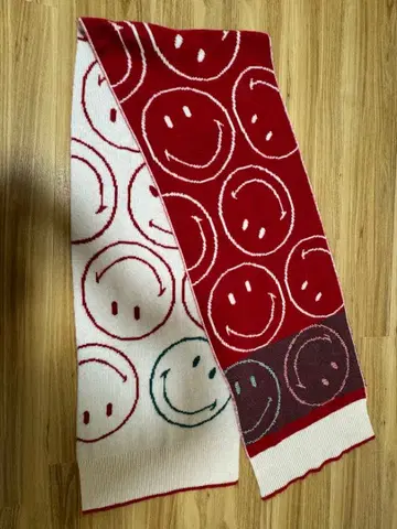 SANDRO x SMILEY 스마일리 니트 머플러