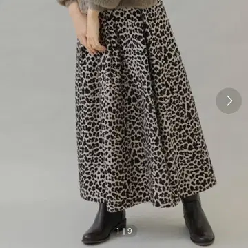 [ 택 포함 새상품 ] 레오파드 무늬 플레어 롱 스커트