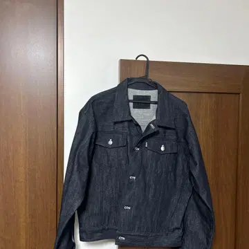 다크 데님 버튼 부착 자켓