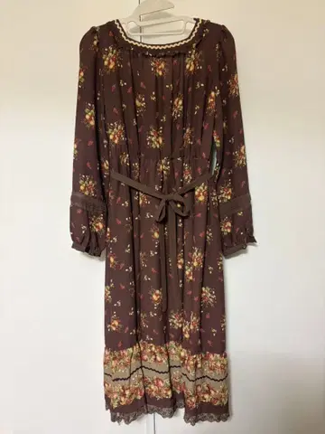 브라운 플라워 프린트 긴팔 원피스