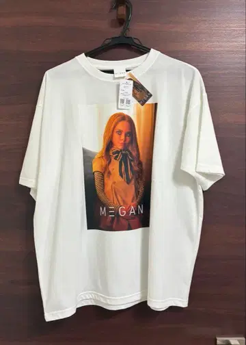 호러 영화 미간 M3GAN 티셔츠 화이트