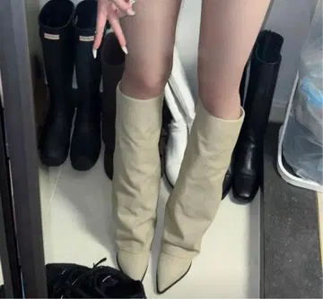 베이지 스웨이드 롱 부츠