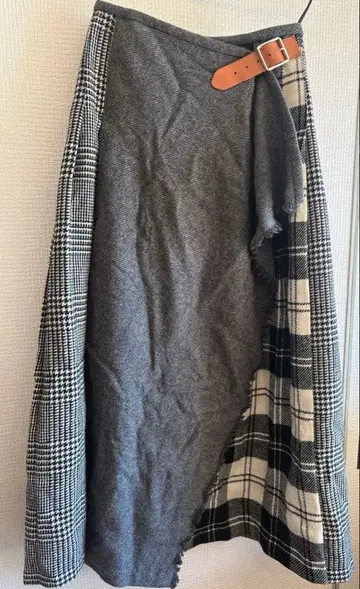 체크 무늬 랩 스커트