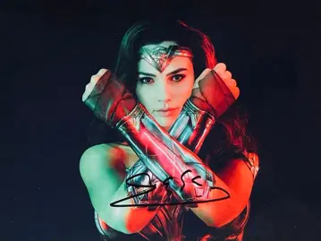 갤 가돗 친필 사인 포함 사진 원더우먼 저스티스 리그 k3