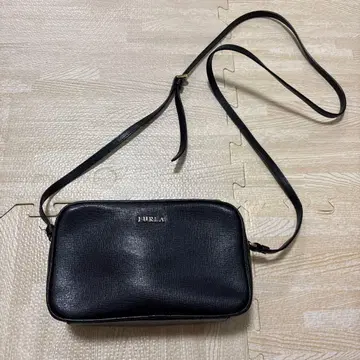 FURLA 블랙 가죽 숄더백