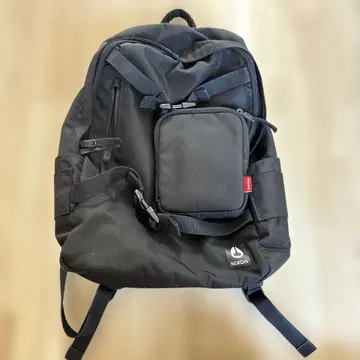 NIXON 블랙 백팩