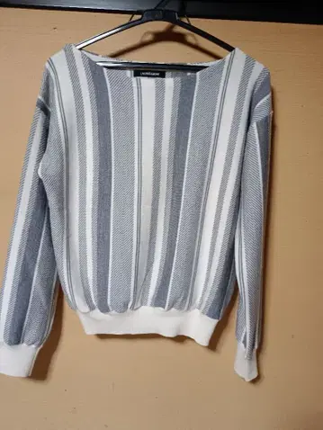 LAUTREAMONT 스트라이프 니트 스웨터 긴팔