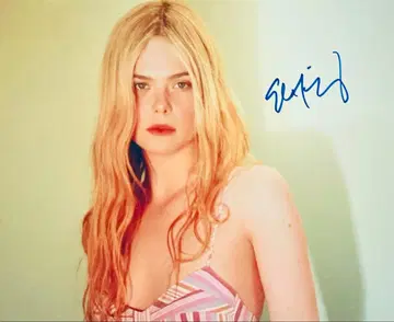 말레피센트 엘 패닝 친필 사인 포함 사진 a6