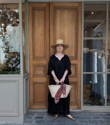 허그아워 린넨 오버다이 개더 원피스 / 블랙