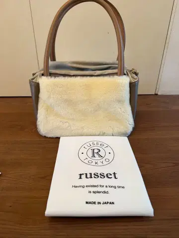 russet 퍼 토트백 그레이/화이트