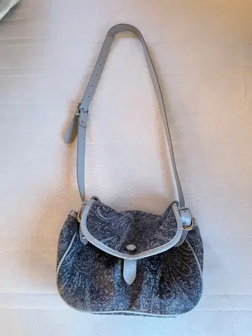 A VACATION kiki mini 숄더백 그레이 페이즐리