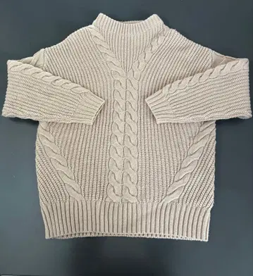 [ 베이크루즈 ] 케이블 니트 하이넥 스웨터