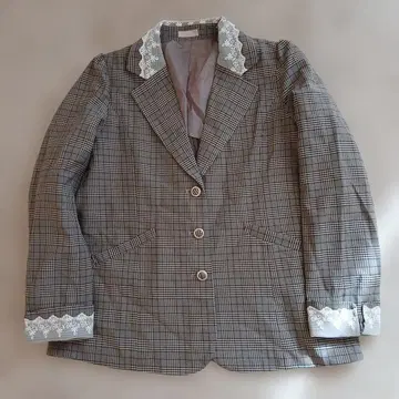 엑시즈팜 프릴 자켓 M 사이즈 새상품급 체크