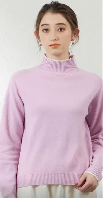 AMACA 라벤더 하이넥 니트 스웨터