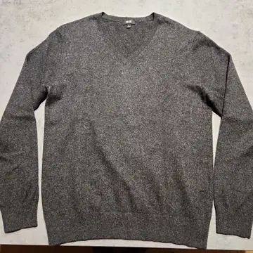 유니클로 캐시미어 V넥 스웨터 M 사이즈 그레이