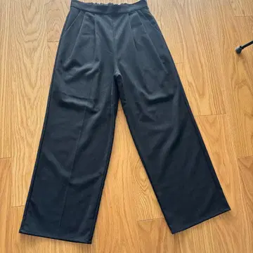 A g a 블랙 턱 와이드 팬츠