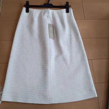 화이트 타이트 스커트 텍스처 마무리