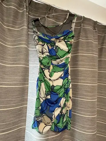 꽃무늬 타이트 핏 드레스