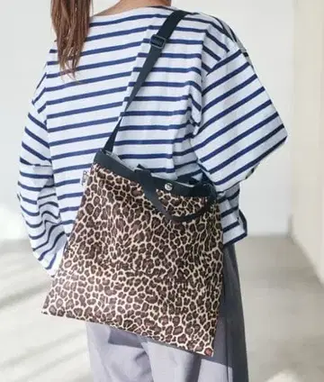 숄더 토트백 레오파드