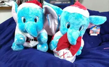 DUNBO 파란 코끼리 산타 모자 봉제 인형