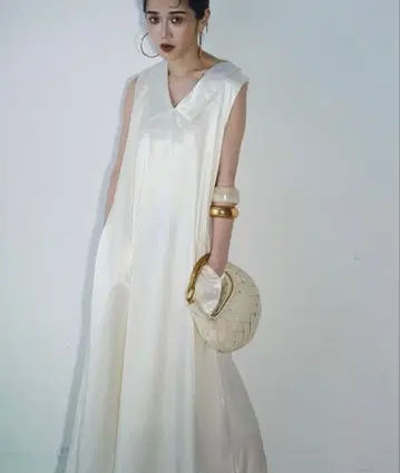 [ 미사용 새상품 새상품급 ] Andrea & Co 빅칼라 새틴 원피스