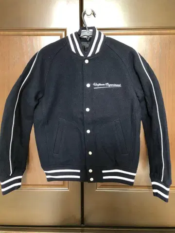 유니폼 익스페리먼트 바시티 자켓