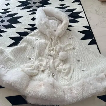 LISLISA 폼폼 리본 니트 퍼 판초